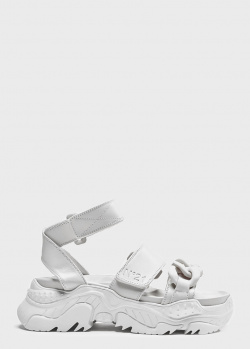 Белые сандалии N21 с декором-цепочкой, фото