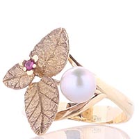 Золотое кольцо Roberto Bravo с розовым жемчугом и золотыми лепестками, фото